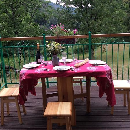 Les Roulottes De La Dordogne Hotel Champagnac  Bagian luar foto